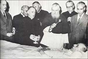 Eugene Cardinal Tisserant administering last rites to the dead Pope. At left can be seen the Pope's personal physician, Dr. Galeazzi-Lisi. 