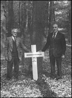 British Sergeants Bill Ottery and Ray Weston were assigned to bury "Himmler."