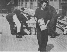 French sailors unloading gold from the cruiser Jeanne d'Arc in Canada. 