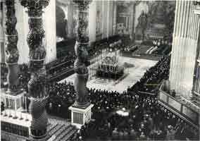 The funeral of Pope Pius XIII. 