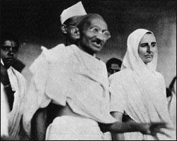 Gandhi and Mirabehn before leaving India for the 1931 Round Table Conference in London. 