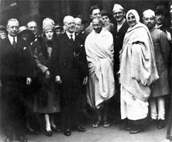 Mirabehn with Gandhi at Darwen, Lancashire, 1931.