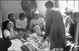 Gandhi fasting unto death to 