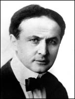 Harry Houdini (1874-1926). 