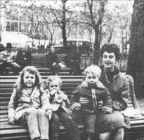 Janet Chisholm and her children in Tsvetnoy Boulevard Park, Moscow, 1961. 