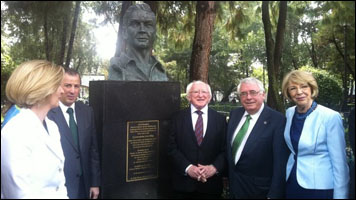 Mexico’s foreign minister José Antonio Meade, President Michael D. Higgins, and Joe Costello at the unveiling of a monument to Riley in 2013. 