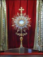 Host in the monstrance for perpetual adoration. 