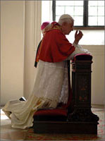 Pope Benedict praying 