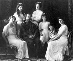 The Tsar with his wife, 4 daughters and son Alexei. 