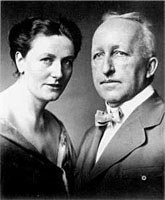 Siegfried (1869 - 1930) and Winifred were married in 1916. 