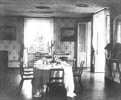 The Villa Wallis dining room at 